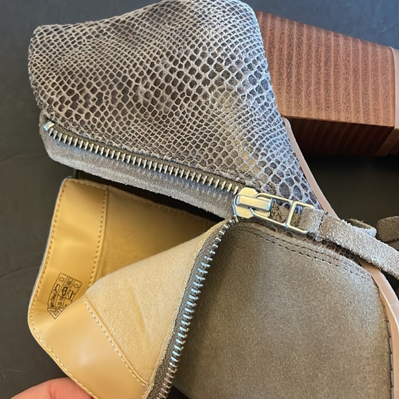 VIONIC Anne Ankle Boots Shoes Booties Suede Beige Snakeskin Print Side Zip - Picture 9 of 11